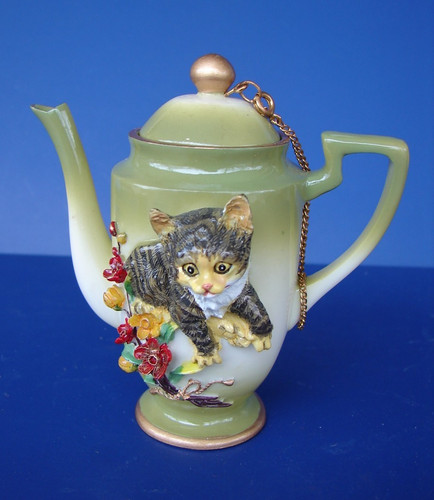 Vtg cat miniature - cat, teapot
